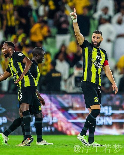 本泽马或抛弃沙特高薪合同，多队抢争自由球员